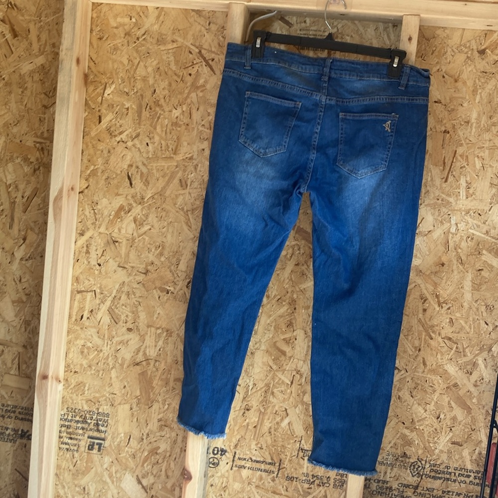 VIP JEANS - Picture 2 of 2